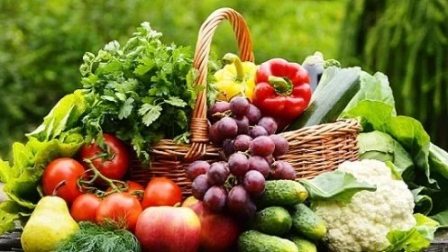 bigstock-Fresh-Organic-Vegetables-In-Wi-47214577